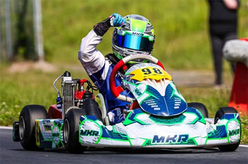 Eelis Mankonen kartingvarusteissa